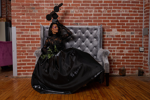 Glam in Chaos8929