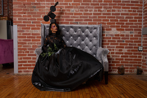 Glam in Chaos8930