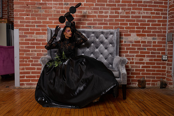 Glam in Chaos8931